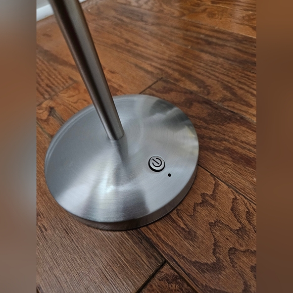 Conair Rechargeable Vanity Mirror, Nickel Used - Picture 6 of 9